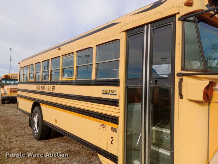 image for item DW0946 2000 International 3800 school bus