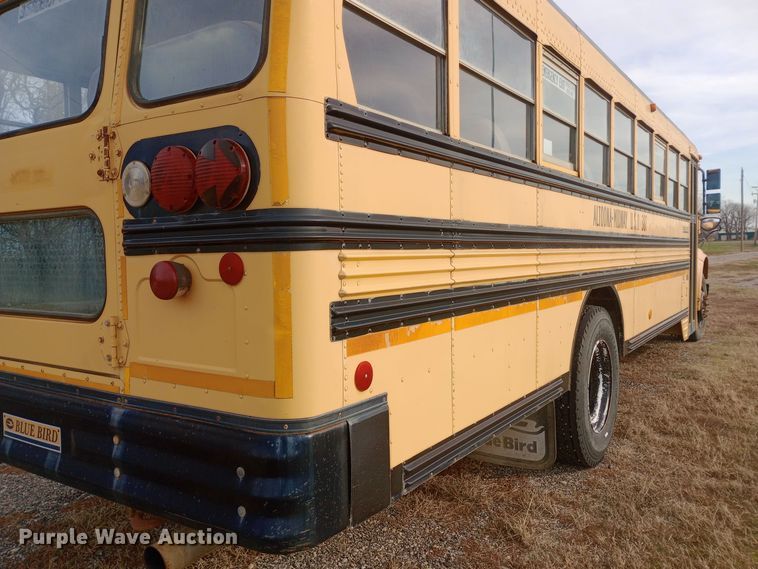 image for item DW0946 2000 International 3800 school bus