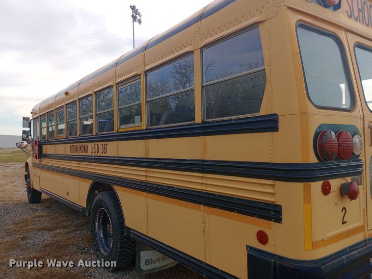 image for item DW0946 2000 International 3800 school bus