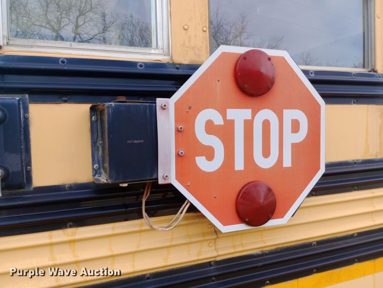 image for item DW0946 2000 International 3800 school bus