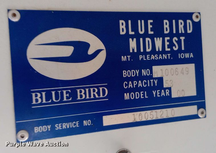 image for item DW0946 2000 International 3800 school bus