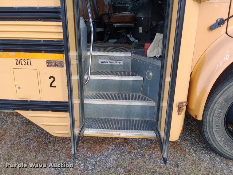 image for item DW0946 2000 International 3800 school bus