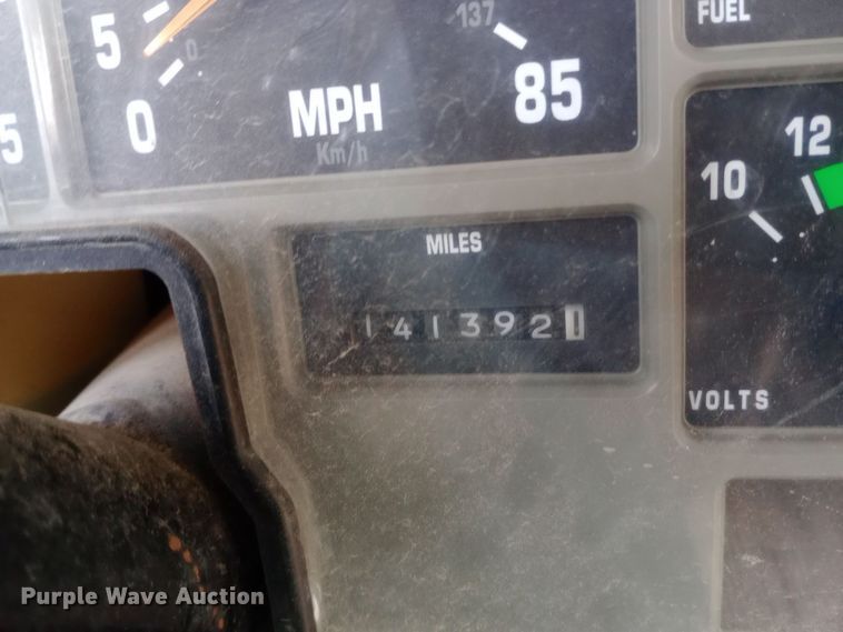 image for item DW0946 2000 International 3800 school bus