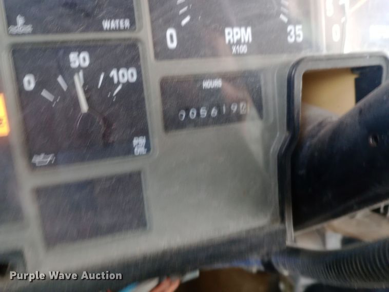 image for item DW0946 2000 International 3800 school bus