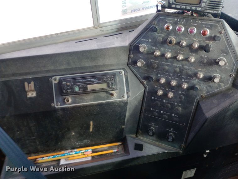 image for item DW0946 2000 International 3800 school bus