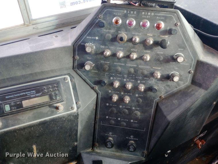 image for item DW0946 2000 International 3800 school bus