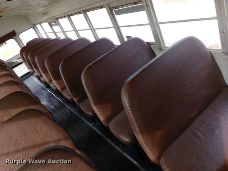 image for item DW0946 2000 International 3800 school bus