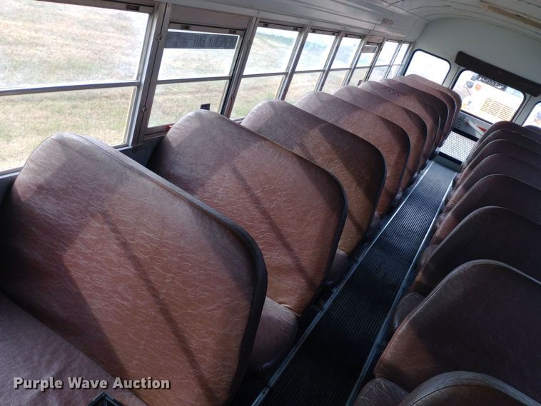 image for item DW0946 2000 International 3800 school bus