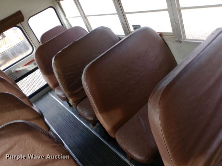 image for item DW0946 2000 International 3800 school bus