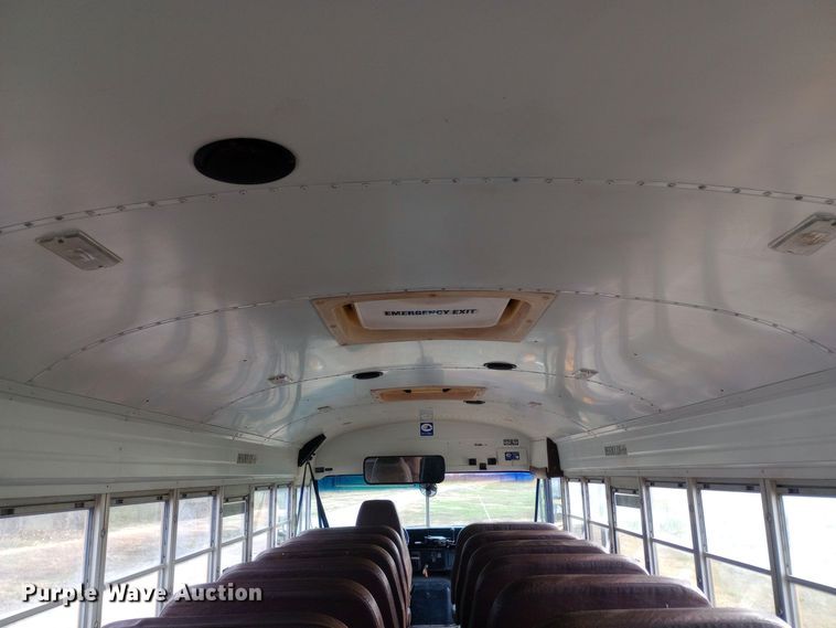 image for item DW0946 2000 International 3800 school bus