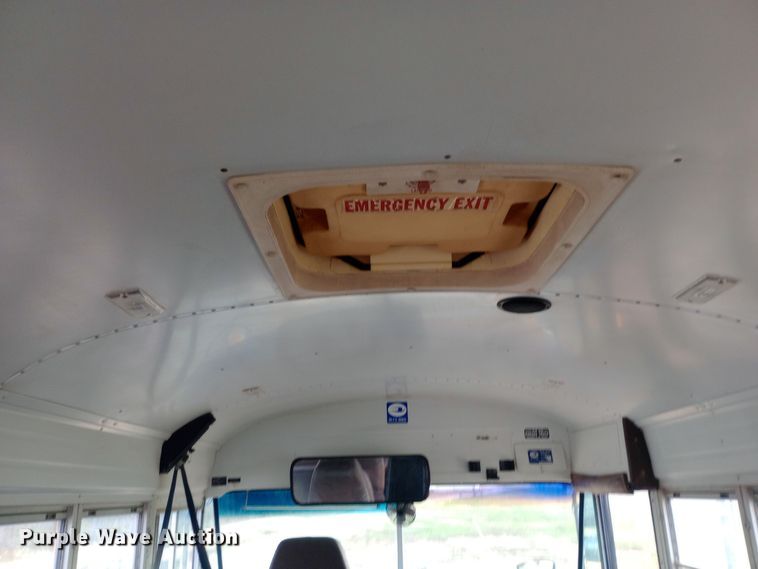 image for item DW0946 2000 International 3800 school bus