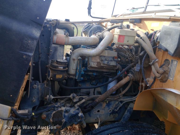 image for item DW0946 2000 International 3800 school bus