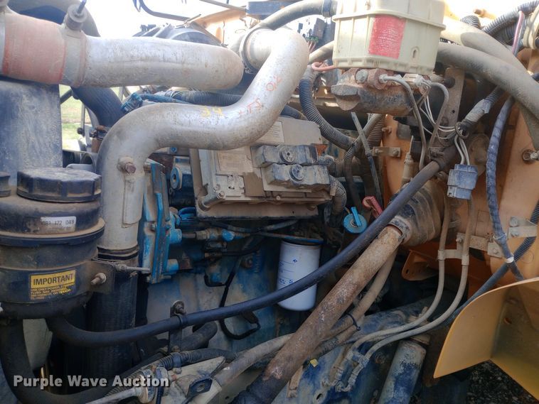 image for item DW0946 2000 International 3800 school bus