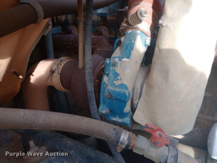 image for item DW0946 2000 International 3800 school bus