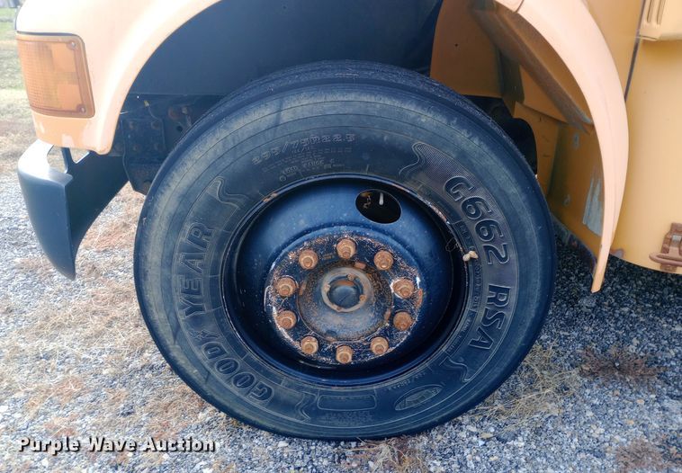 image for item DW0946 2000 International 3800 school bus