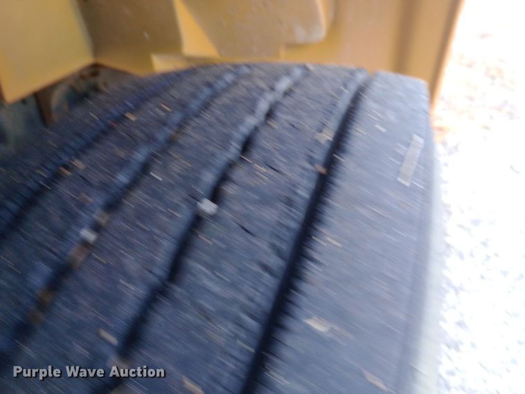 image for item DW0946 2000 International 3800 school bus