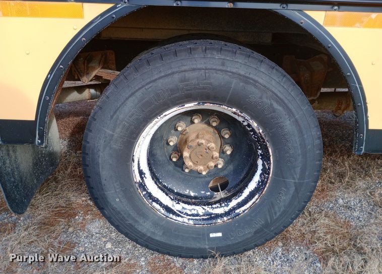 image for item DW0946 2000 International 3800 school bus