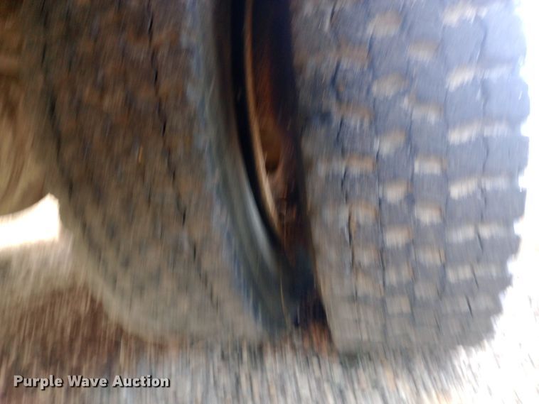 image for item DW0946 2000 International 3800 school bus