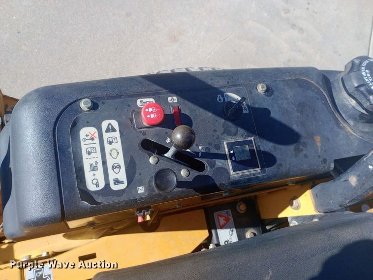 image for item DW0996 2014 Hustler Super Z Hyperdrive ZTR lawn mower