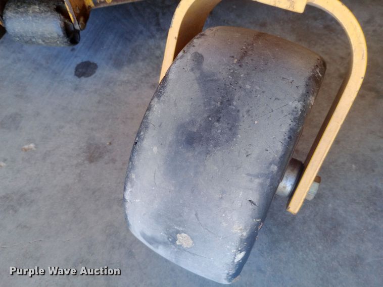 image for item DW0996 2014 Hustler Super Z Hyperdrive ZTR lawn mower