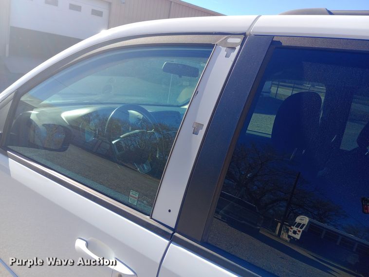 image for item DW0997 2014 Dodge Grand Caravan SXT van