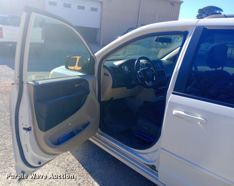 image for item DW0997 2014 Dodge Grand Caravan SXT van