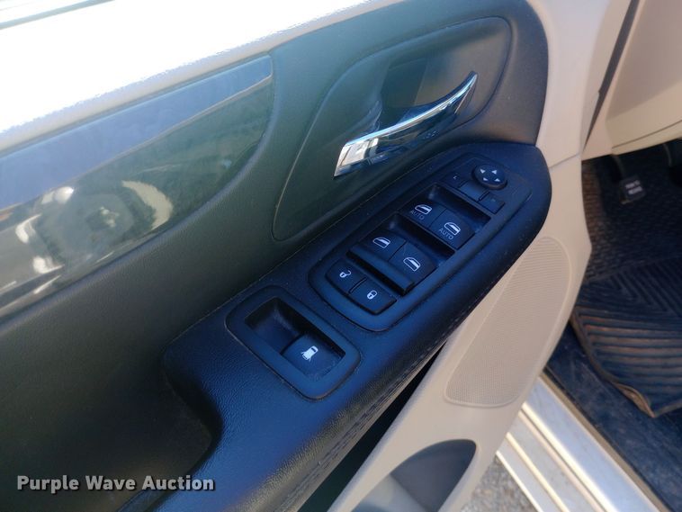 image for item DW0997 2014 Dodge Grand Caravan SXT van