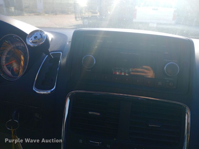 image for item DW0997 2014 Dodge Grand Caravan SXT van