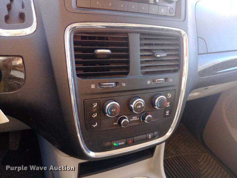 image for item DW0997 2014 Dodge Grand Caravan SXT van