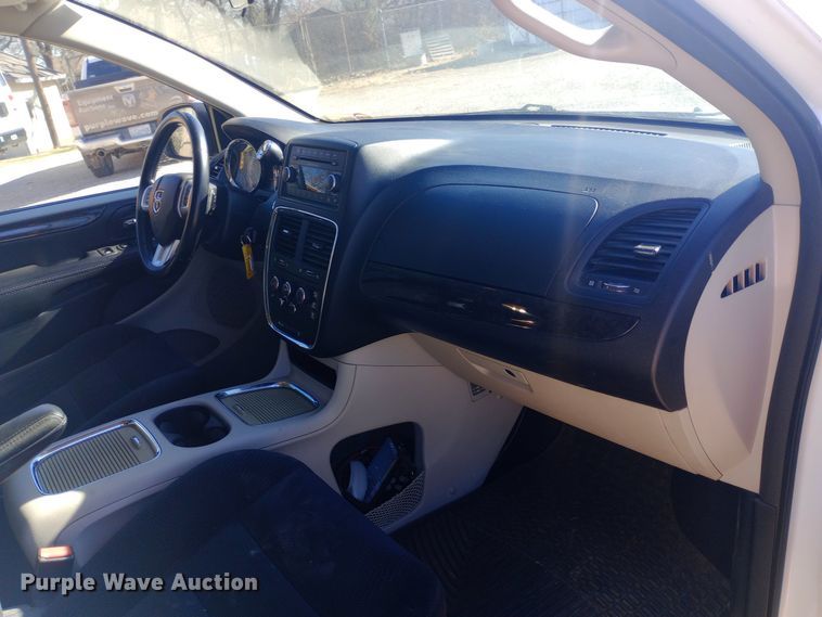 image for item DW0997 2014 Dodge Grand Caravan SXT van