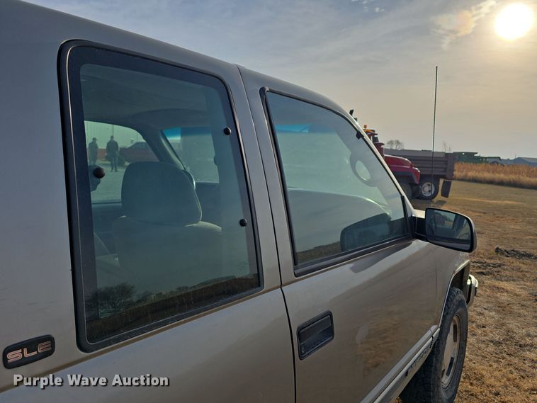 image for item DW3865 1998 GMC Sierra K1500 Ext. Cab pickup truck