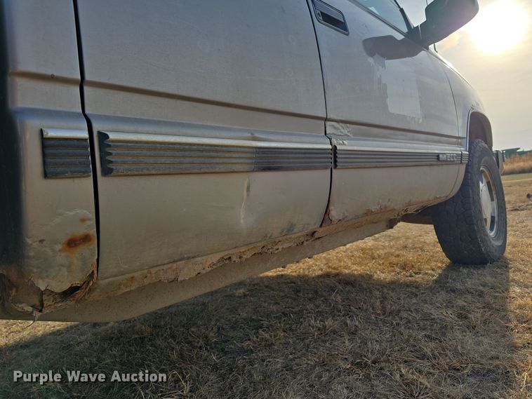 image for item DW3865 1998 GMC Sierra K1500 Ext. Cab pickup truck