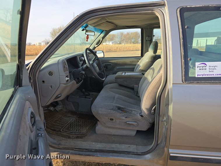 image for item DW3865 1998 GMC Sierra K1500 Ext. Cab pickup truck