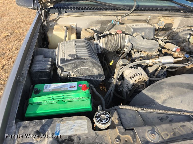 image for item DW3865 1998 GMC Sierra K1500 Ext. Cab pickup truck