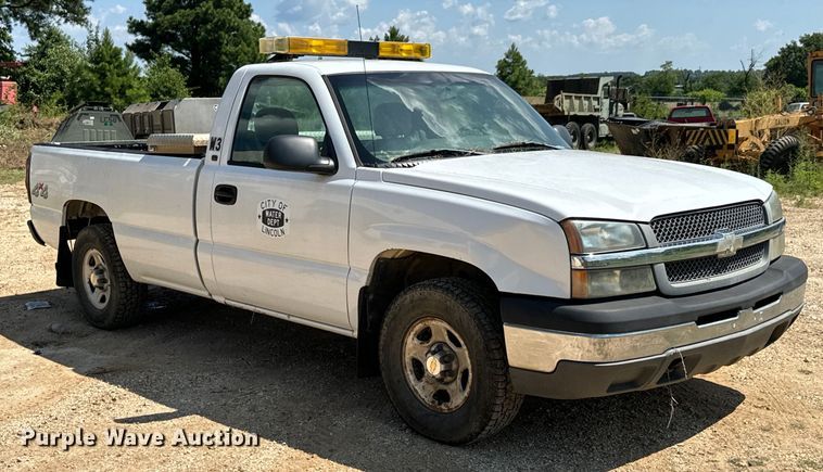 image for item DX0913 2004 Chevrolet Silverado 1500 pickup truck