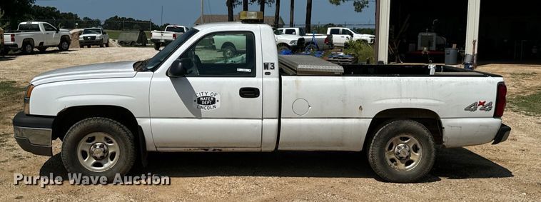 image for item DX0913 2004 Chevrolet Silverado 1500 pickup truck