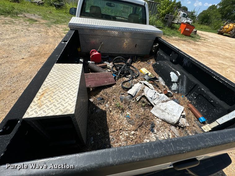 image for item DX0913 2004 Chevrolet Silverado 1500 pickup truck