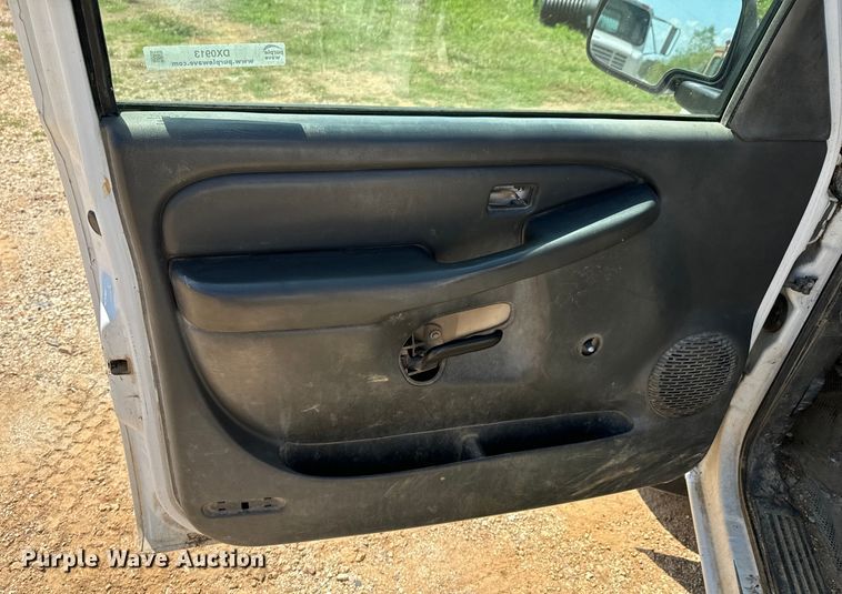 image for item DX0913 2004 Chevrolet Silverado 1500 pickup truck