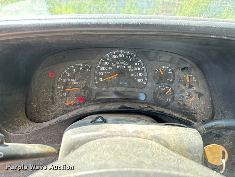 image for item DX0913 2004 Chevrolet Silverado 1500 pickup truck