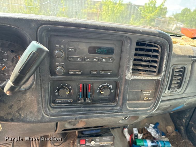 image for item DX0913 2004 Chevrolet Silverado 1500 pickup truck