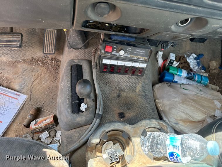 image for item DX0913 2004 Chevrolet Silverado 1500 pickup truck