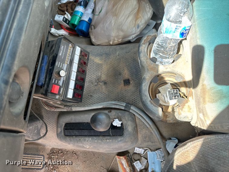 image for item DX0913 2004 Chevrolet Silverado 1500 pickup truck