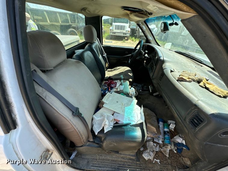 image for item DX0913 2004 Chevrolet Silverado 1500 pickup truck