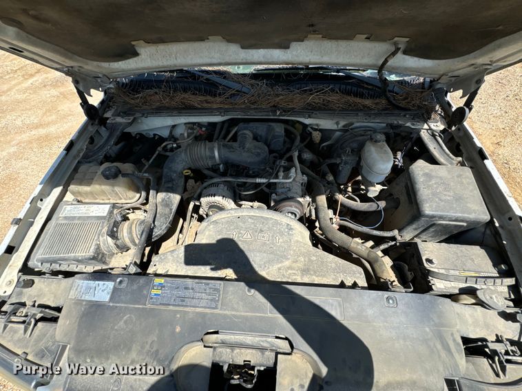 image for item DX0913 2004 Chevrolet Silverado 1500 pickup truck