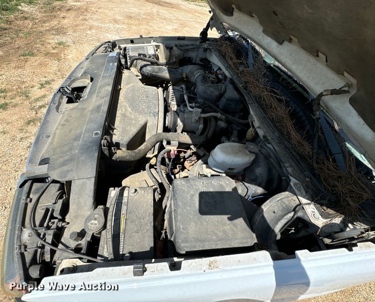 image for item DX0913 2004 Chevrolet Silverado 1500 pickup truck