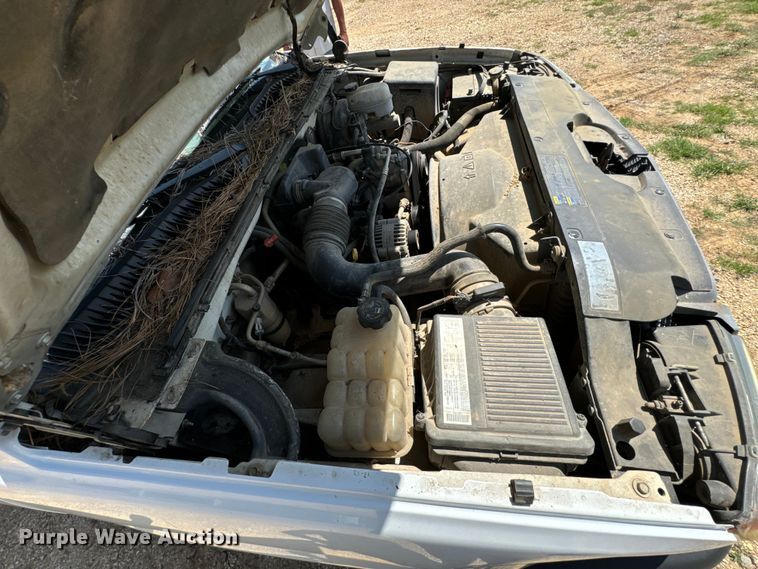 image for item DX0913 2004 Chevrolet Silverado 1500 pickup truck