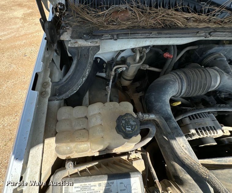 image for item DX0913 2004 Chevrolet Silverado 1500 pickup truck