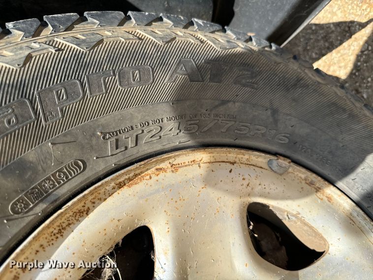 image for item DX0913 2004 Chevrolet Silverado 1500 pickup truck