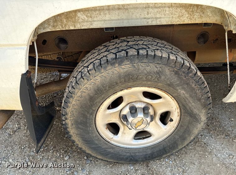 image for item DX0913 2004 Chevrolet Silverado 1500 pickup truck