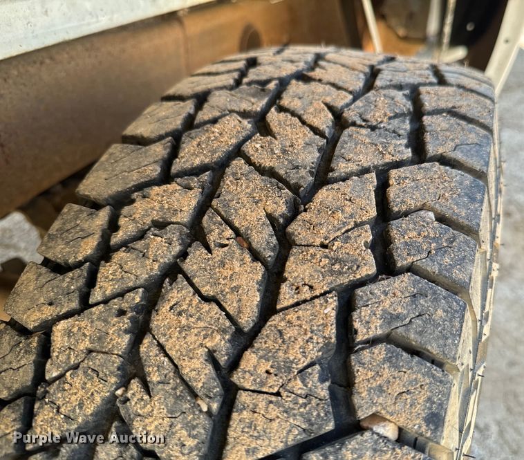 image for item DX0913 2004 Chevrolet Silverado 1500 pickup truck